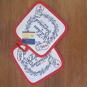 New With Tag Lovely Set Of 2 White and Red Pot Holder